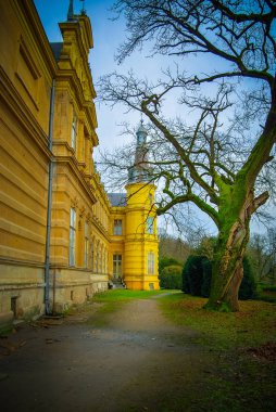 Gündüz yaşlı malikane