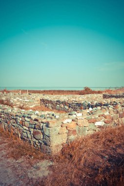 Gündüz vakti antik kalenin kalıntıları 