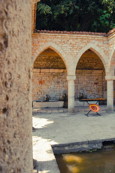 Colonne Archi Con Piante Verdi Giardino Antico — Foto Stock