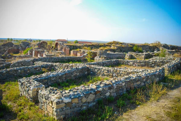 Gündüz Vakti Antik Kalenin Kalıntıları — Stok fotoğraf