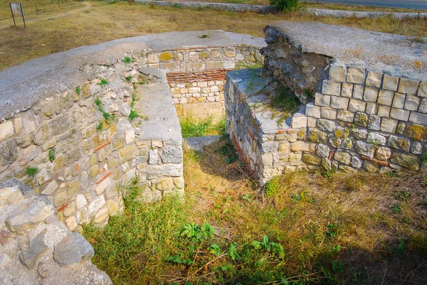 白天古堡的废墟 — 图库照片
