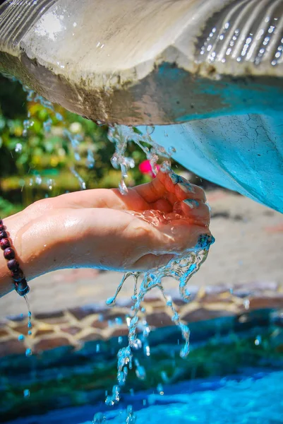 Cropped Shot Female Hand Fountain — Stock Photo, Image