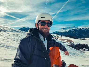 Kayak pistindeki adam.