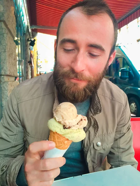 Barbudo Comiendo Helado — Foto de Stock