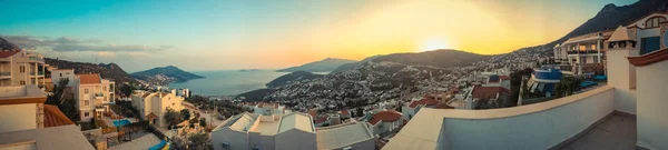 Panorama Com Uma Cidade Costeira — Fotografia de Stock