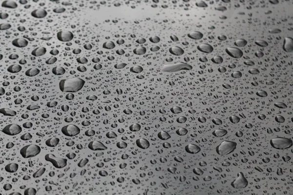 Arabamın üzerine daha fazla yağmur damlası