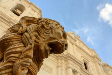 Nikaragua Kiliseleri, Leon, Managua, Granada süs eşyaları