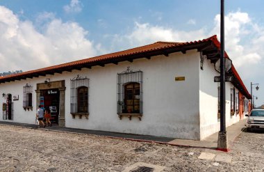 Sömürge yapıları, kiliseler, manastırlar, evler sokaklar fron Antigua Guatemala