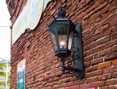 Doctora'nın Evinin Üzerindeki Gölgeler