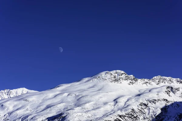 Blue Sky White Mountain Alaska — Stock Photo, Image