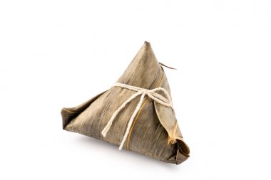 Zongzi, pirinç köftesi - Duanwu Ejderha Tekne Festivali 'nin ünlü yemek konsepti, kapan, kırpma yolu, kesilmiş, beyaz arka planda izole edilmiş