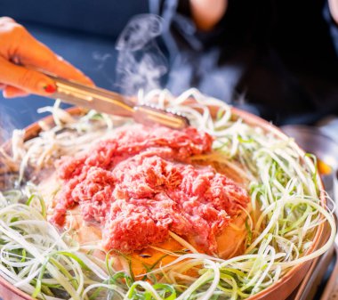 Seul Kore restoranda sığır Barbekü Bulgogi, yaşam tarzı f