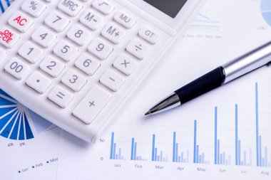 Grafik ve grafik ile beyaz hesap makinesi ve rapor, yıllık finansal kar genel bakış kavramı, bankacılık ve yatırım, kopyalama alanı, makro, yakın