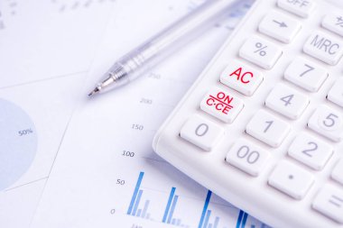 Grafik ve grafik ile beyaz hesap makinesi ve rapor, yıllık finansal kar genel bakış kavramı, bankacılık ve yatırım, yakın çekim, kopyalama alanı, makro