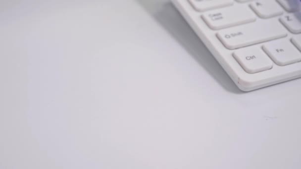 Conceito Médico Mesa Trabalho Escritório Médico Com Estetoscópio Azul Teclado — Vídeo de Stock