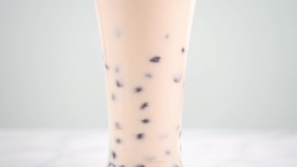 Slow Motion Roeren Tapioca Pearl Bubble Melk Thee Drinkglas Smakelijke — Stockvideo