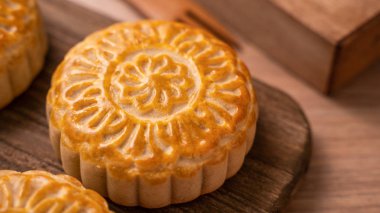 Yuvarlak şekilli ay pastası Mooncake - Çin tarzı geleneksel geçmiş