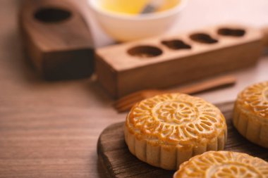 Yuvarlak şekilli ay pastası Mooncake - Çin tarzı geleneksel geçmiş