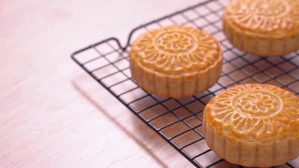 Świeże Pieczone Chińskie Ciasto Księżycowe Ciasta Tradycyjny Festiwal Mid Autumn — Wideo stockowe