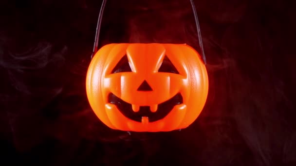 Concept Halloween Lanterne Citrouille Plastique Mobile Avec Fumée Blanche Autour — Video