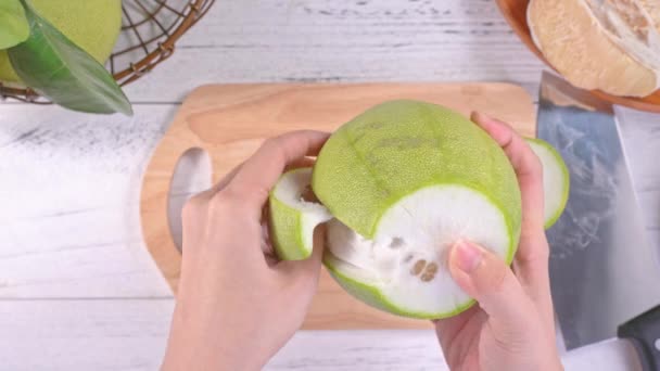 Young Asian Woman Cutting Peeling Fresh Pomelo Eat Kitchen Bright — Stock Video