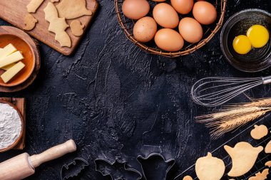 Cadılar Bayramı kurabiyeleri yapma tasarım konsepti, hazırlık partisi, üst görünüm, düz döşeme, genel giderler, boş fotokopi alanı.