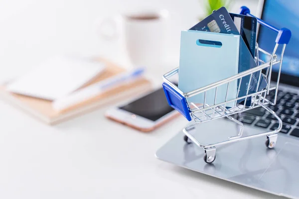 Γραφείο Online Πληρωμή Μείνετε Σπίτι Ψώνια Ηλεκτρονική Πληρωμή Πιστωτική Κάρτα — Φωτογραφία Αρχείου