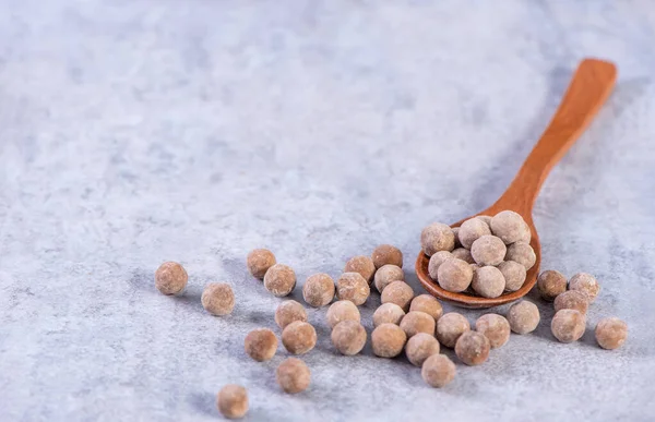 Pérolas Tapioca Marrom Cru Seco Isolado Fundo Concreto Cimento Cinza — Fotografia de Stock