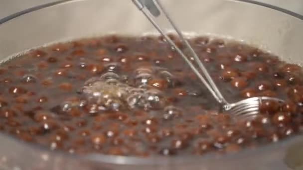 Cuisson Bouillante Boules Perle Tapioca Saveur Sucre Brun Ingrédient Thé — Video