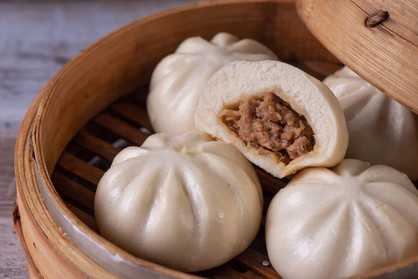 Delicious Baozi Κινέζικο Κρέας Στον Ατμό Κουλούρι Είναι Έτοιμο Φάει — Φωτογραφία Αρχείου