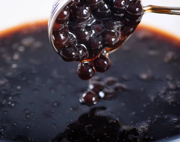 Pişirme Kaynamış Kahverengi Şeker Aromalı Tapyoka Inci Topları Balonlu Çayın — Stok fotoğraf