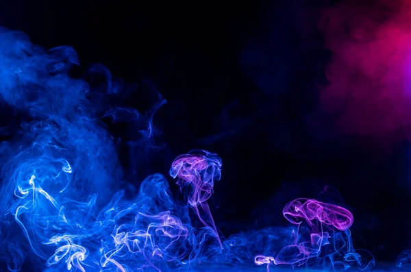 Imagem Conceitual Fumaça Multi Colorida Isolada Fundo Preto Escuro Elemento — Fotografia de Stock