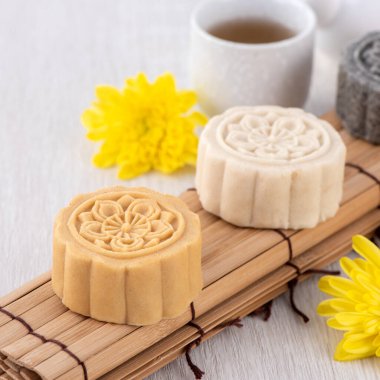 Renkli güzel ay pastası, Mung fasülyesi keki, Sonbahar Festivali 'nin ortalarında geleneksel gurme tatlı aperatifleri için Şampiyon Bilge Pastası..