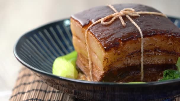 Dong Po Rou (Dongpo pork meat) in a beautiful blue plate with green Qingjiang vegetable, traditional festive food for Chinese new year cuisine meal, close up, rotating, panning. — Stock Footage Dong Rou Dongpo Pork Meat Beautiful Blue Plate Green Qingjiang Royalty Free Stock Video