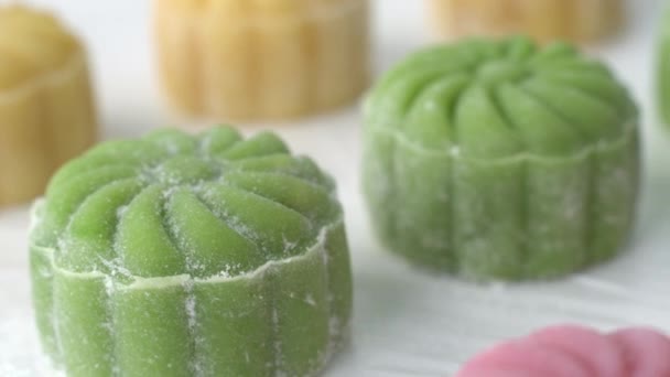 制作五彩斑斓的雪皮月饼 制作甜甜的雪皮月饼 为中秋节准备传统的美味甜点 近距离拍摄 生活方式 — 图库视频影像