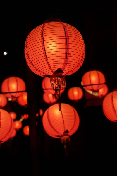 Bela Lanterna Redonda Vermelha Pendurada Velha Rua Tradicional Conceito Festival — Fotografia de Stock