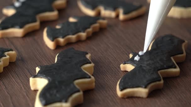 Tatlı Cadılar Bayramı Yarasa Şekerli Zencefilli Kurabiyeleri Kremalı Krema Torbasıyla — Stok video