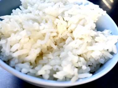 pişmiş pirinç beyaz kase