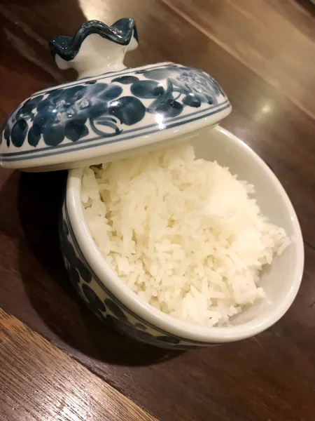 Chinaware kase pişmiş pirinç — Stok fotoğraf