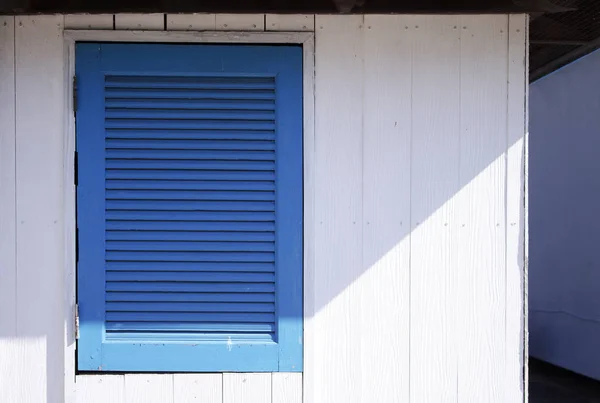 Blue window and white wood wall background, vintage. — Stock Photo, Image