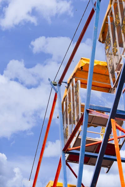 Reuzenrad in een pretpark. — Stockfoto