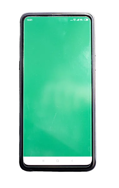 Modern akıllı telefon yeşil ekran. Beyaz arka planda yalıtılmış