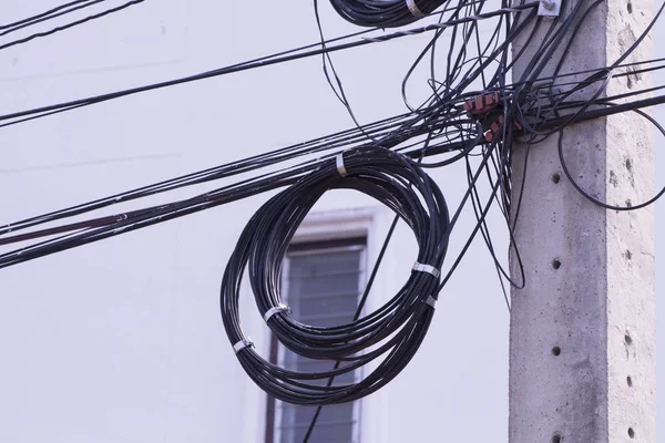 Confusão de fios elétricos multiplex . — Fotografia de Stock