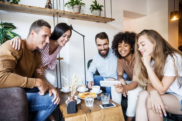 Group Cheerful Young Friends Looking Smart Phone While Sitting Cafe — Stock Photo, Image