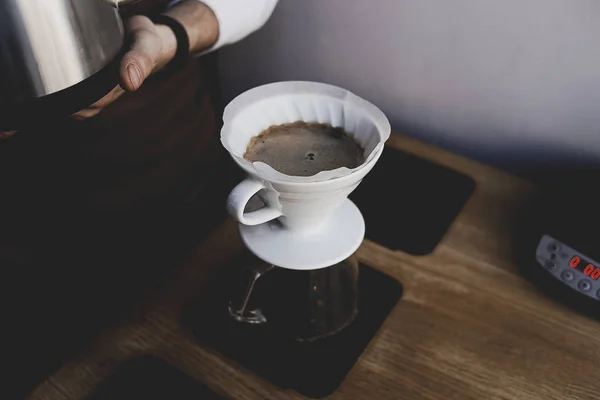 Fazendo Derramar Sobre Café Com Água Quente Sendo Derramada Partir — Fotografia de Stock