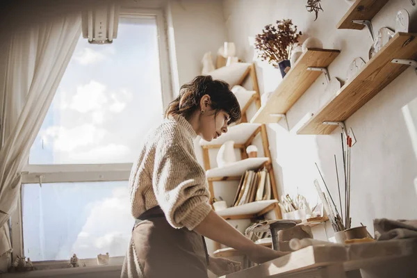 Professional Female Woman Potter Her Creative Art Studio Process Creating — Stock Photo, Image