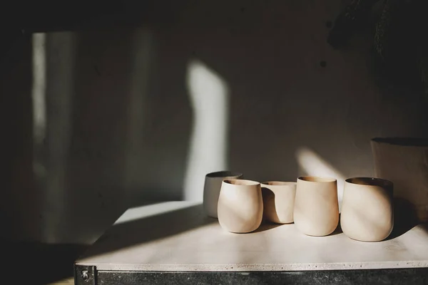 Agyagból Készült Kézzel Készített Tálak Környezeti Anyagokból Csésze Kávé Vagy — Stock Fotó