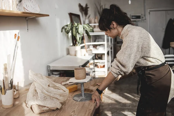 Professional Female Woman Potter Her Creative Art Studio Process Creating — Stock Photo, Image