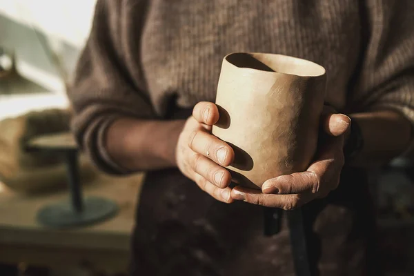 Keramisk Arbetsprocess Med Clay Potter Wheel Närbild Kvinnan Händer Kreativ — Stockfoto