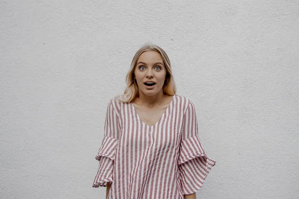 Surprised Attractive Blonde Woman Looking Camera Grey Wall Street — Stock Photo, Image